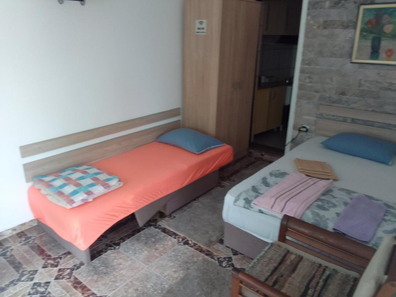 Mini Garsonjera Hotel Podgorica Eksteriør billede